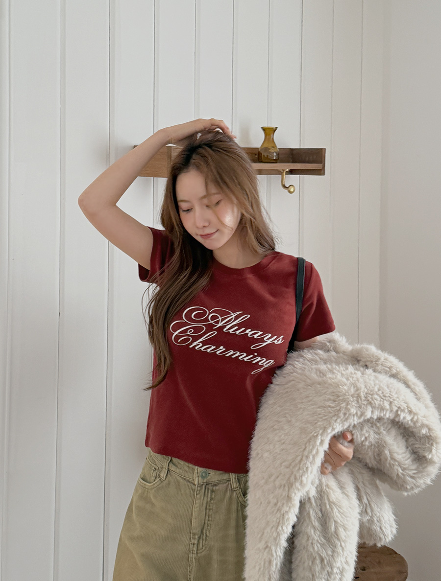 Viewnein Peachy Glitter Graphic Print Semi-Crop T-shirt