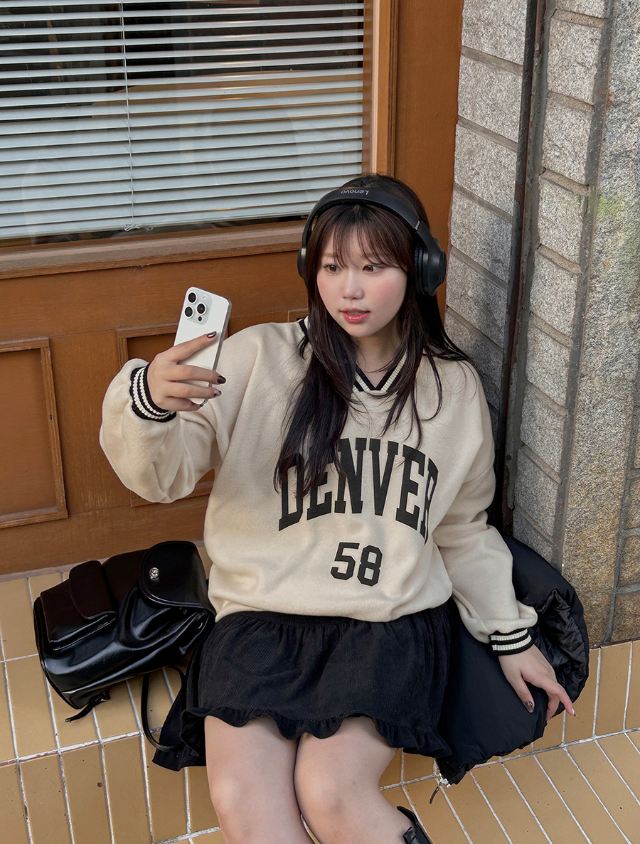 Mudipen Fleece Graphic Print V-Neck Sweatshirt