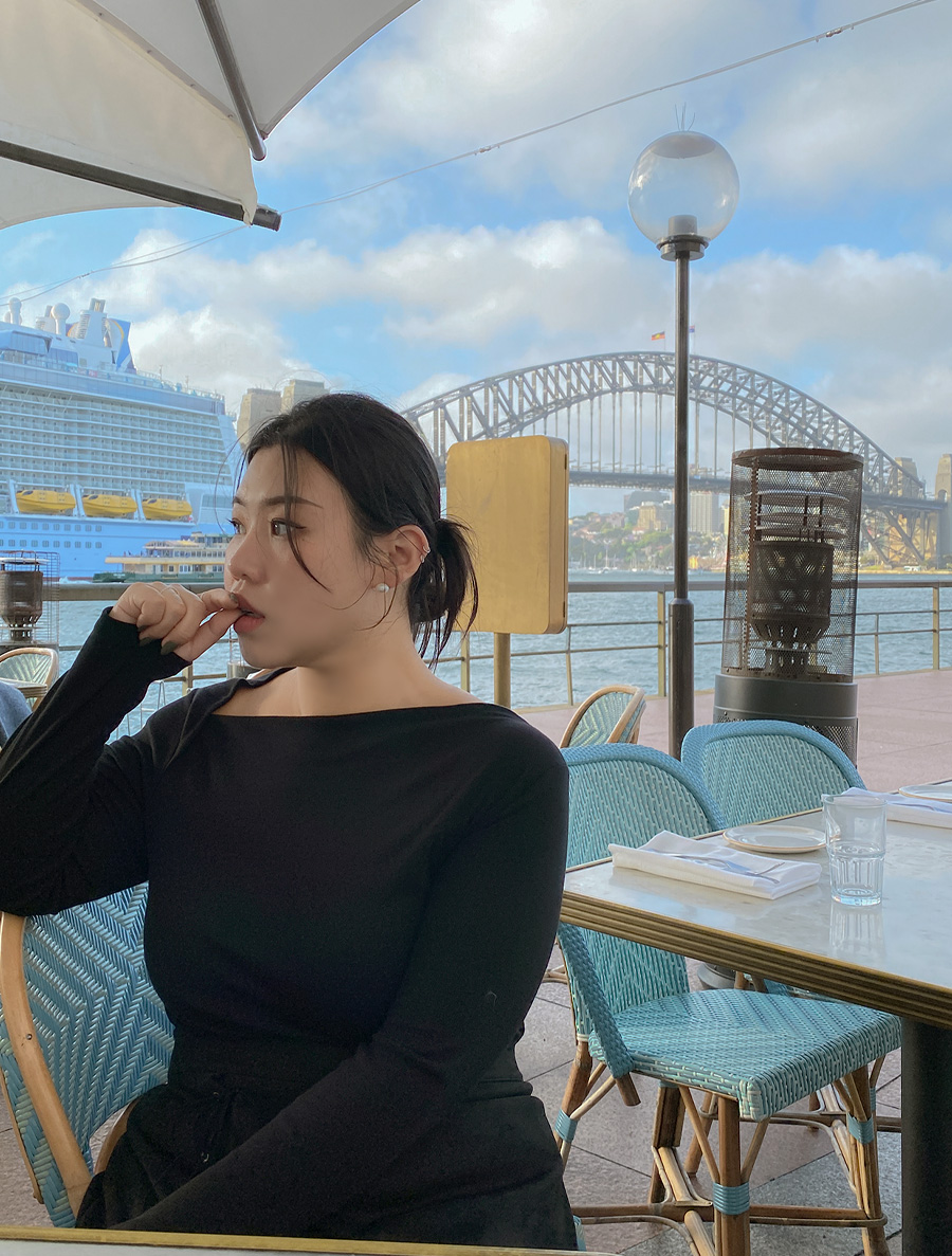 [EVELLET] Mudisen Unbalance Off shoulder T-shirt