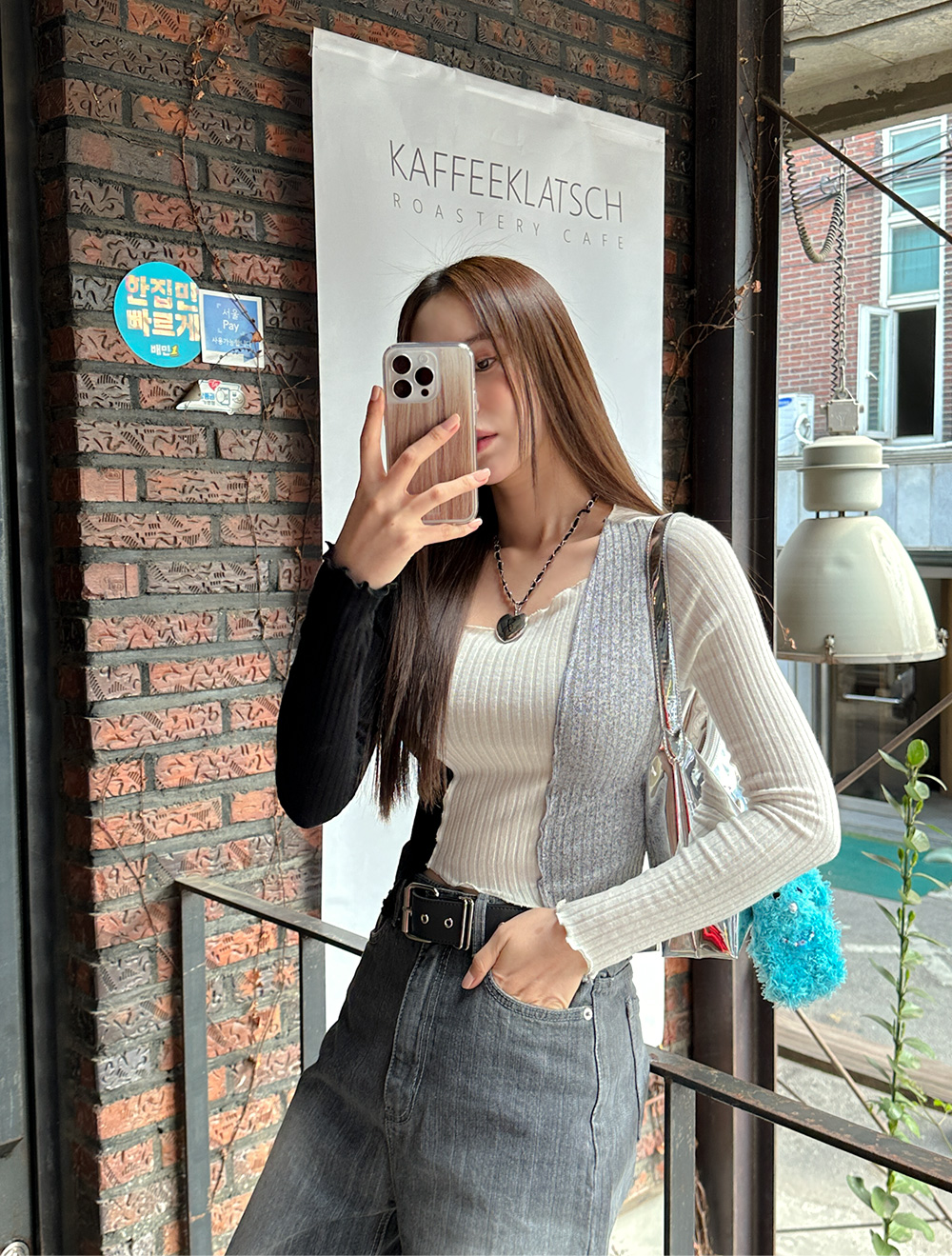 [EVELLET] Jusenb Unbalance Contrast Crop T-shirt