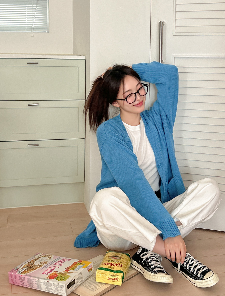 [EVELLET] Pnein V-neck Knit Cardigan