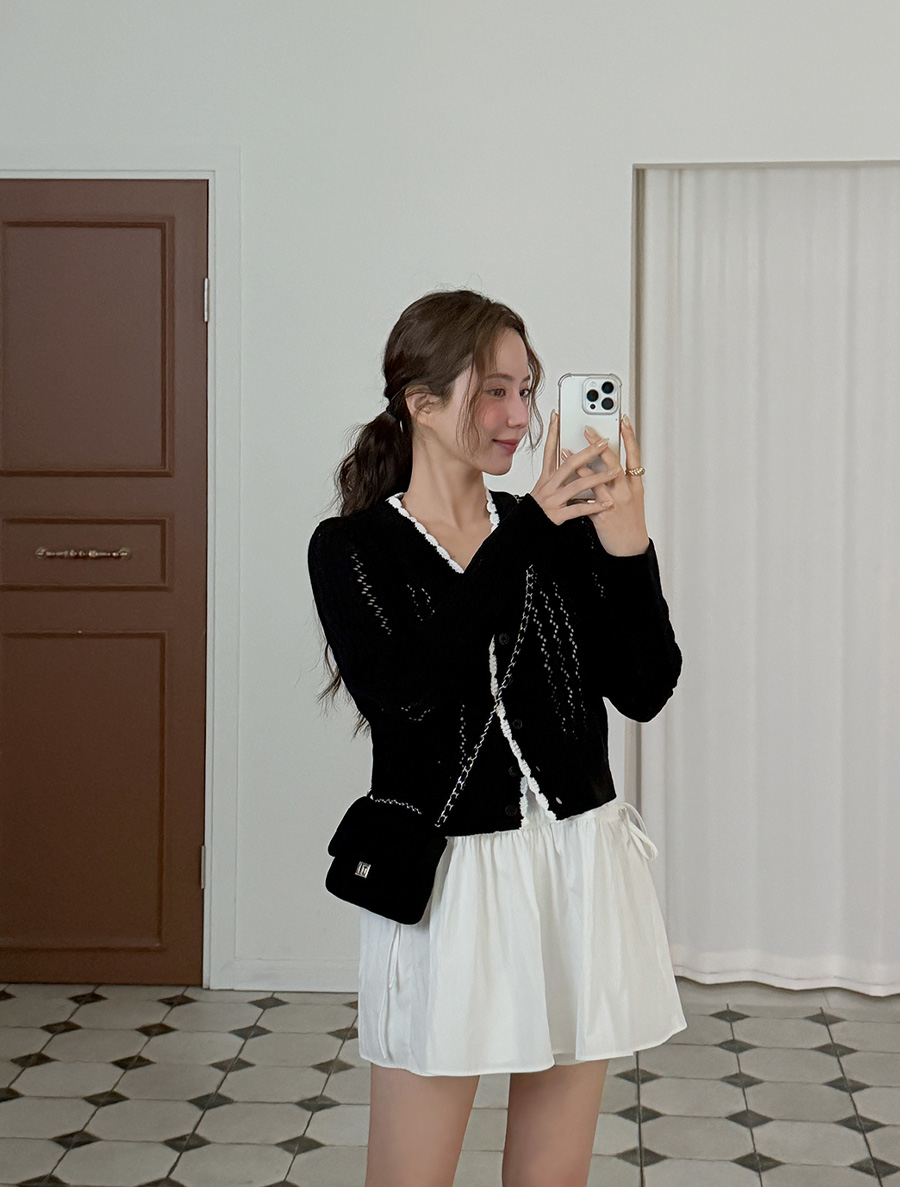 [EVELLET] DeRotin Punching Contrast Knit Cardigan