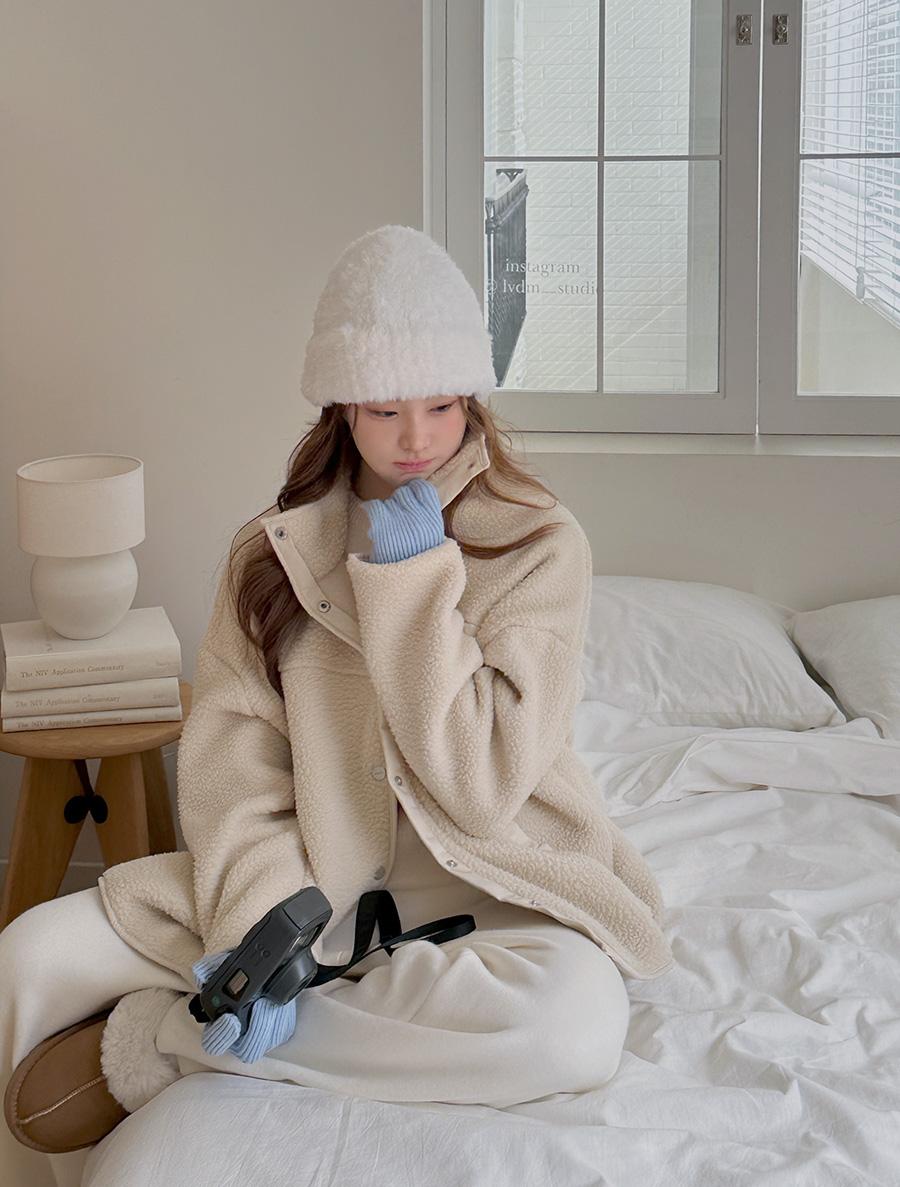 [EVELLET] Gelbunny Contrast Fleece Jumper