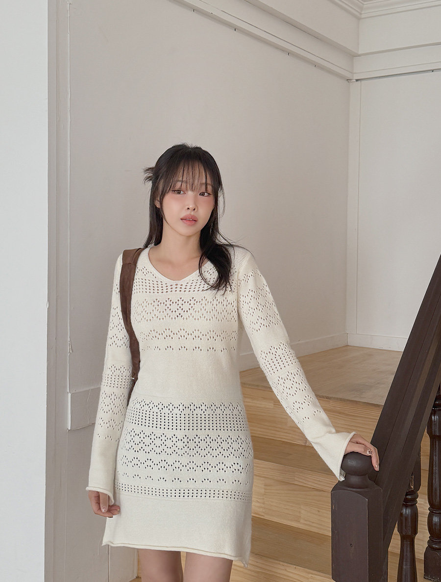 [EVELLET] Arotto V-neck Skasi Layered Knit