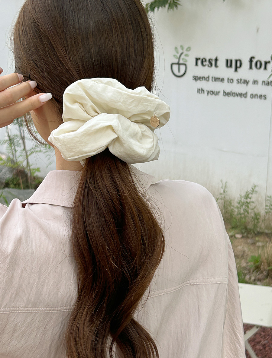 [EVELLET]Murinde metal Labels scrunchie