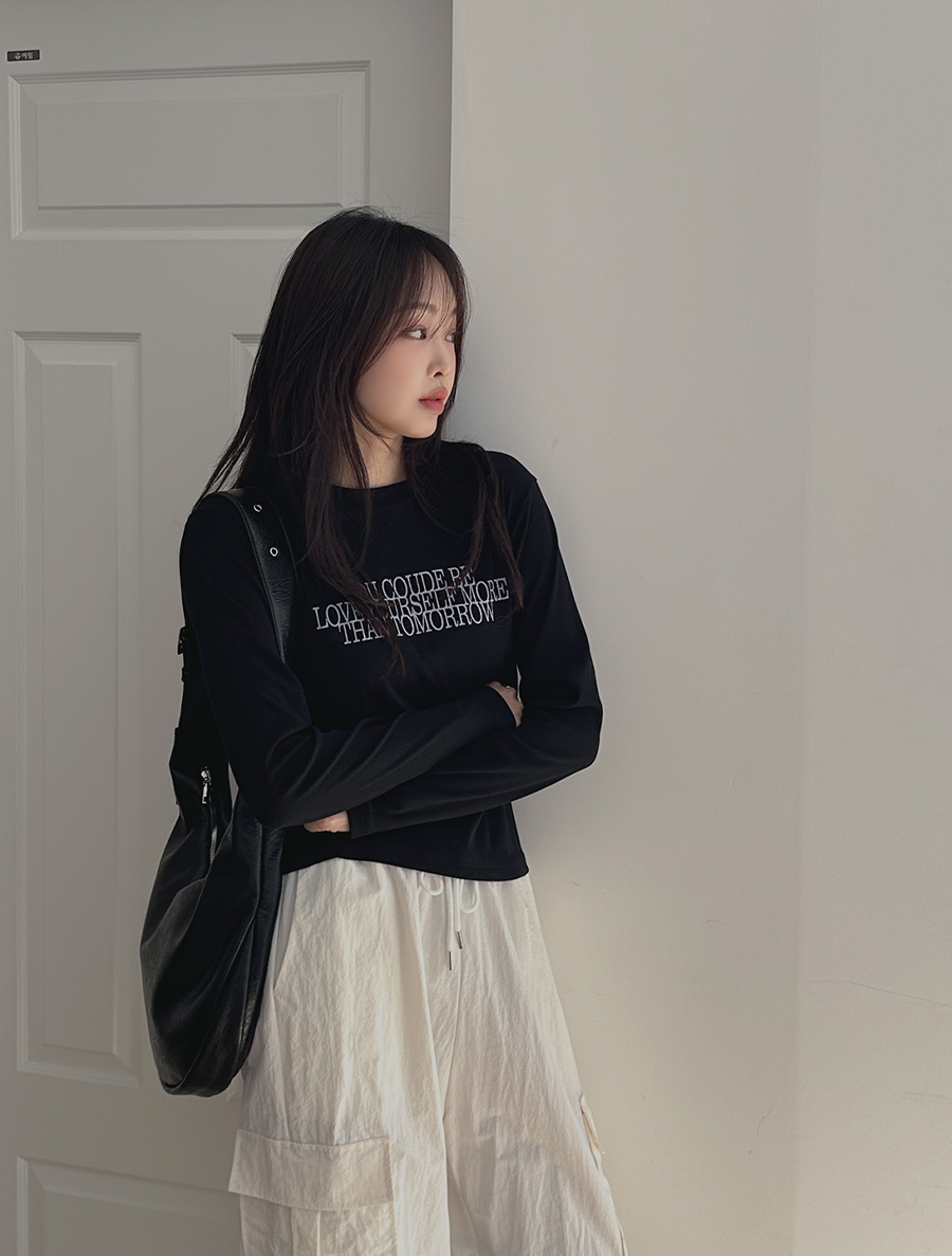 [EVELLET]Kainen Graphic Print Span T-shirt