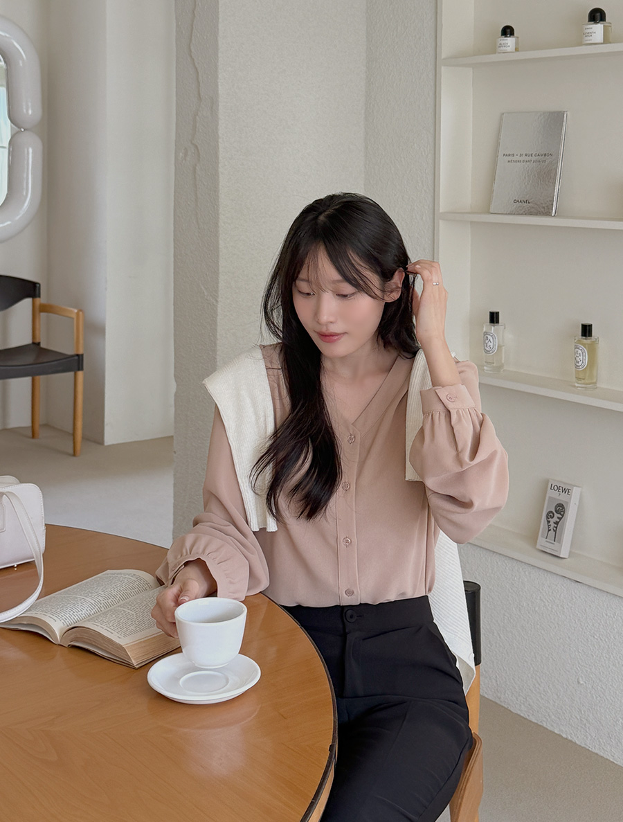 [EVELLET] Tared VBlouse