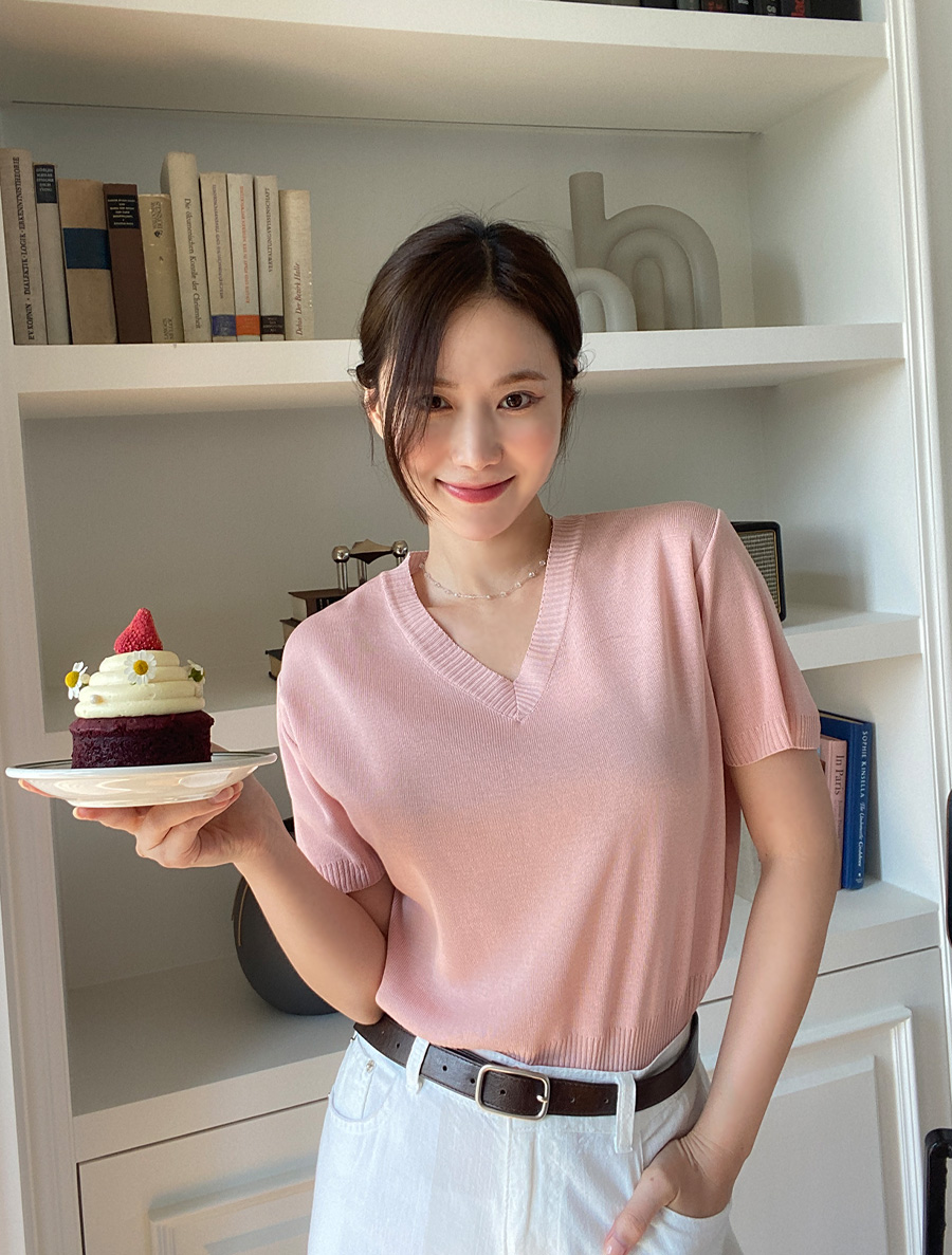 [EVELLET] Blyro V-neck Knit