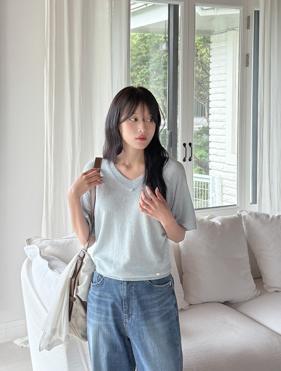 [EVELLET] Raynu V-neck pendant Knit