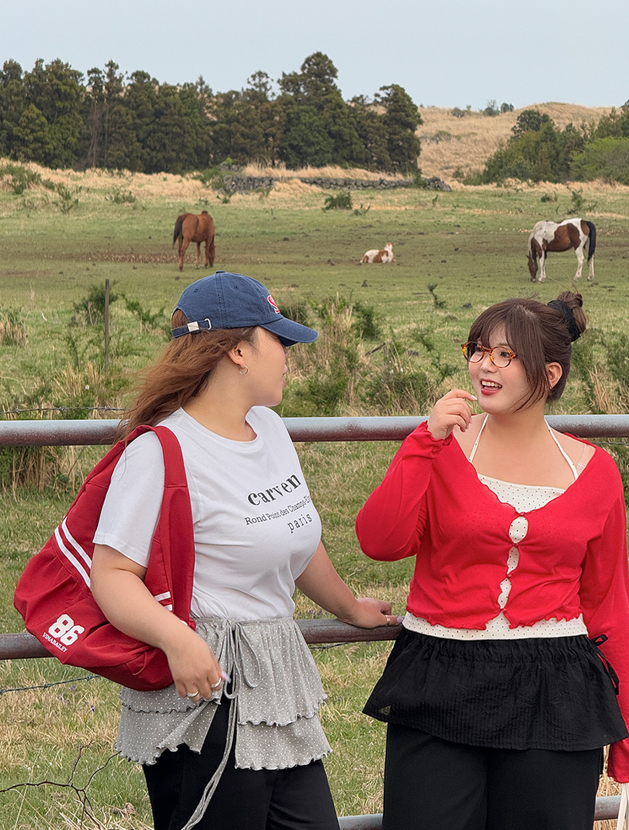 [Exclusive] Duebi Wave Crop Cardigan