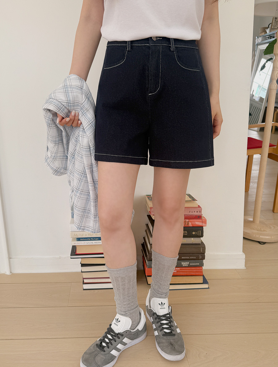 [EVELLET]Muted Non-Fade Denim Back Banding Above KneePants