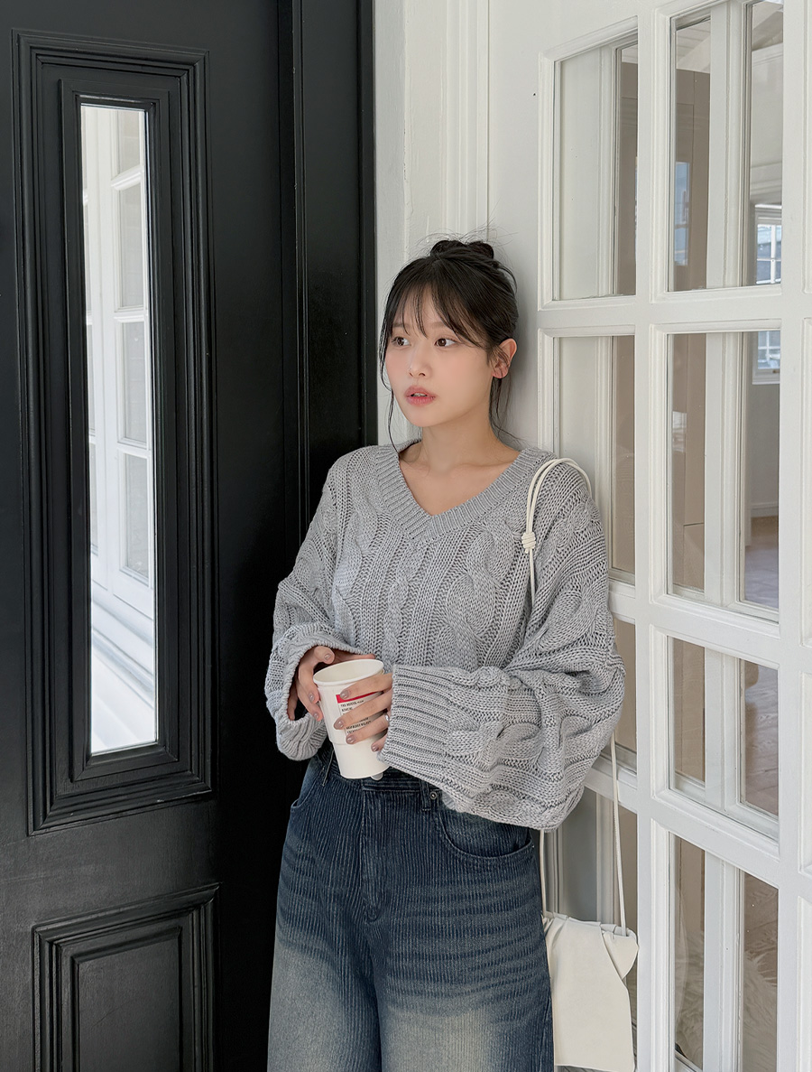 Tupien Twiddle V-Neck Crop Knit