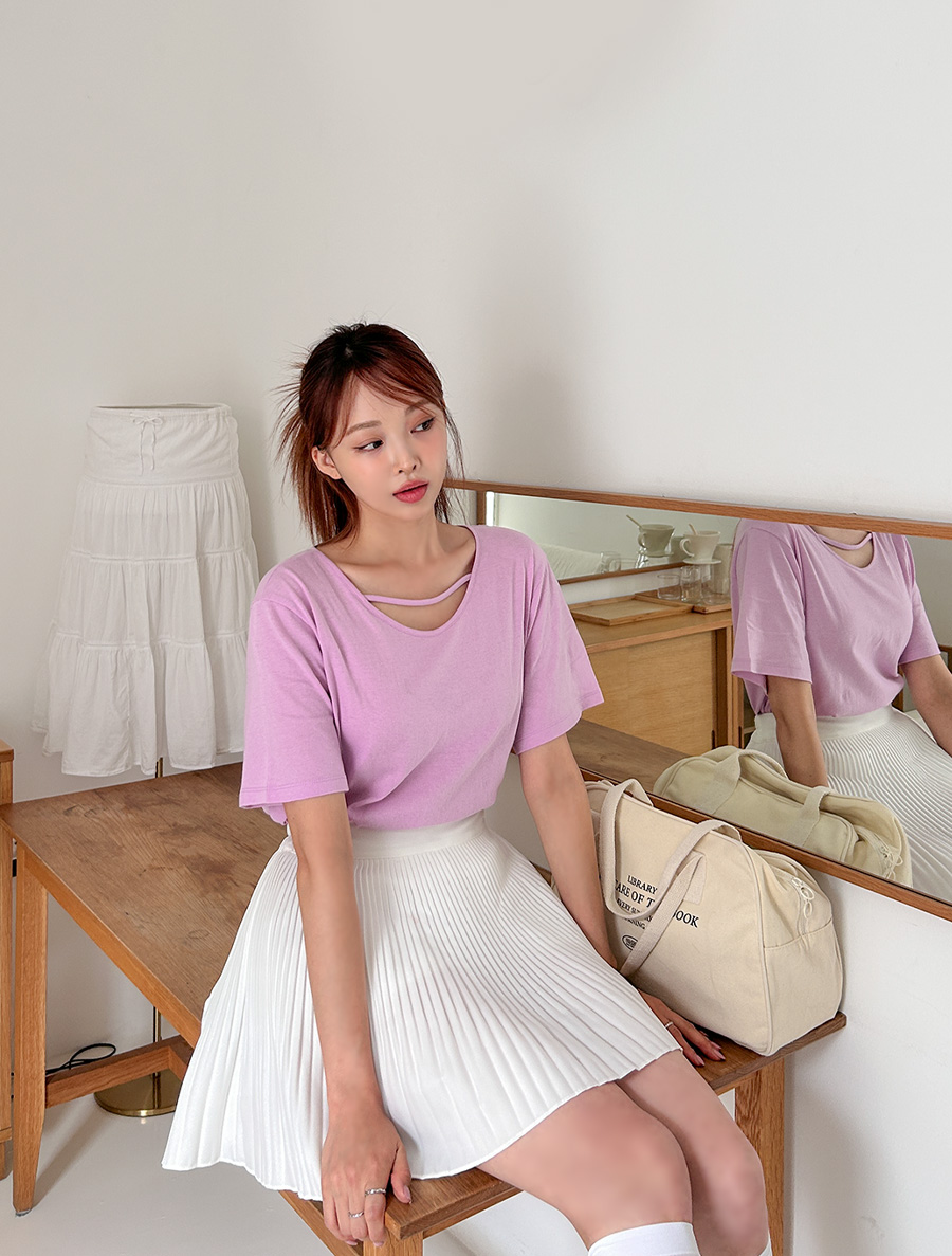 [EVELLET] Hatinfu U-neck Strap T-shirt