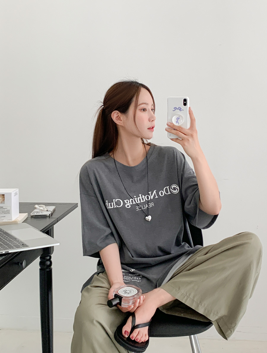 [EVELLET] Meniten Pigment Graphic Print T-shirt